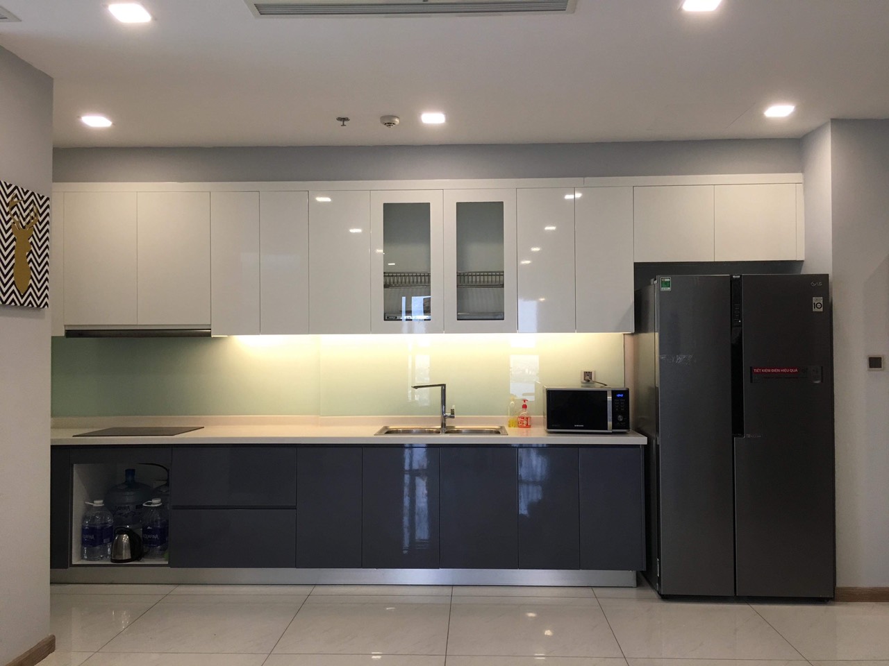 Cho thuê căn 4PN tòa Park 3 Vinhomes Central Park. Giá 2800$/tháng. Lh: 0789625847